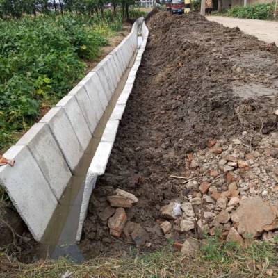 淄博水泥预制流水槽模具公路边坡两侧排水流水槽钢模具产品