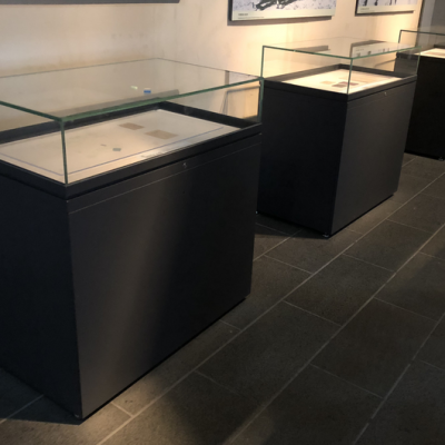 山东济南博物馆双面展柜定做厂家/中锐文博实业