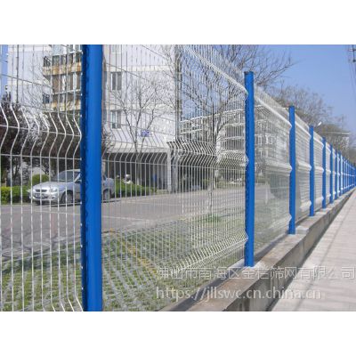 广东茂名三折弯护栏网车间隔离网坚固耐用易维护桃型柱围栏