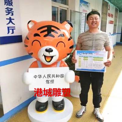 驾校汽车LOGO形象标识雕塑玻璃钢汽车品牌形象卡通公仔模型塑像