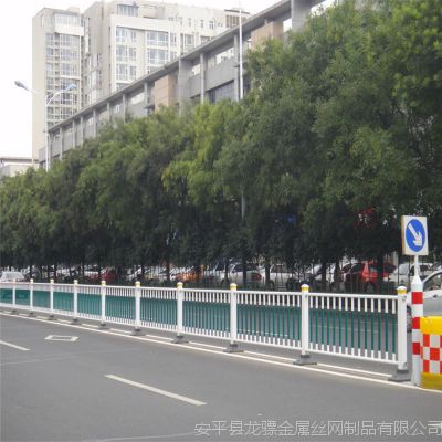 市政道路护栏现场施工 警戒围隔离栏 花园隔离栏