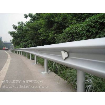 湖北云梦高速公路波形梁护栏 热镀锌二波波形护栏板 路侧防撞护栏