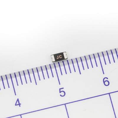 2.6A/6V��Ƭ����˿ASMD0805SL260�����Իָ�����˿��ѹ���