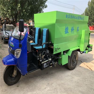 一家佩奇养殖机械 牛场饲喂撒料机 清粪车 tmr搅拌机润众