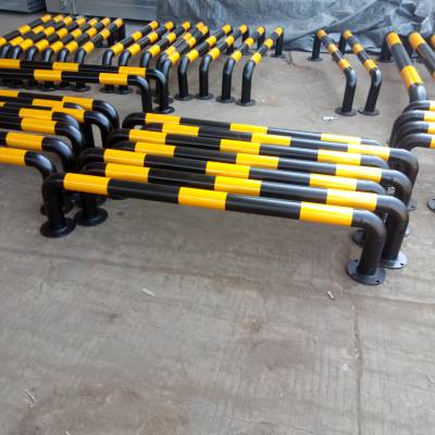制作钢管m型防撞护栏价格镀锌管制作弧形防撞柱图片烤漆黄黑防撞挡车