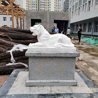 石雕老虎汉白玉生肖动物摆件黄岗岩刻字底座风水镇宅四大神兽白虎雕塑