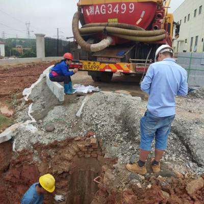 长沙岳麓区麓谷东方红路麓云路谷苑路，清理化粪池，清理污水池，疏通管道，清洗管道，疏通下水道，管网清淤