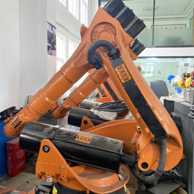 库卡kr210下探式机器人注塑机取件上下料机器人臂展31米