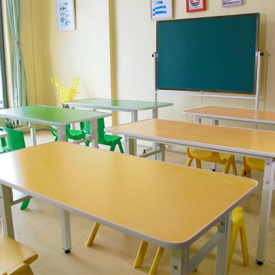 供应便宜的东兰幼儿园桌子小学生辅导桌课桌餐桌