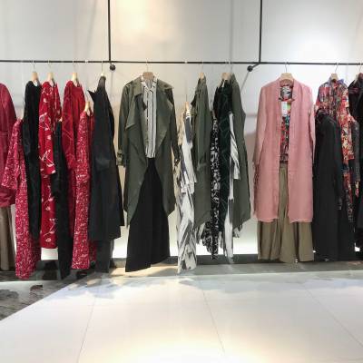深圳高端货源女装专柜正品赫斯特2019秋冬装风衣外套广州品牌女装折扣服装批发一手货源