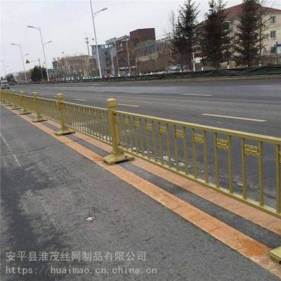 黄金公路护栏 道路中央围栏网 市政锌钢隔离栏