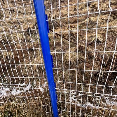 种养殖圈地果园农场鱼塘护栏网 三角折弯挂钩式围栏网桃型立柱喷塑