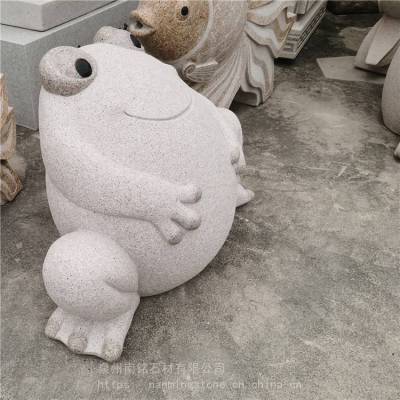 石雕喷水青蛙 园林广场芝麻白青蛙雕塑 福建南铭厂家制作设计