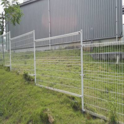 工厂围栏定做厂家 惠州小区护栏网 美观大方围网图片 带弯度护栏网价格