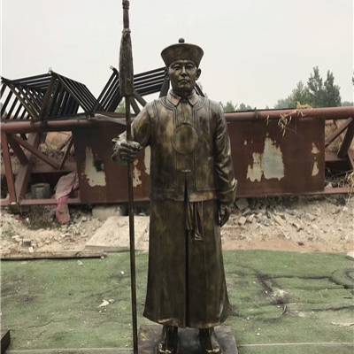 手握红缨枪清朝士兵站岗造型铸铜雕像明朝盔甲侍卫雕塑影视城玻璃钢