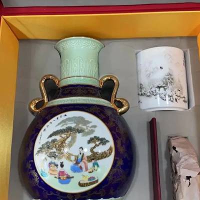 王锡良大师粉彩瓷作品（盛世祥和如意尊）实物图欣赏