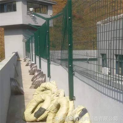 山西大同 ***围墙刀刺网 ***防攀爬钢网墙 ***梅花刺网