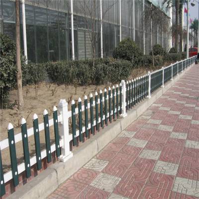 白色pvc草坪护栏 塑钢草坪护栏 城市道路两侧隔离栏