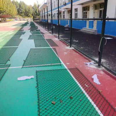 供应广东运动场护栏网体育操场隔离网篮球场防护网厂家