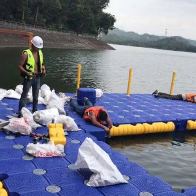 吹塑工艺定制 塑料浮筒 水上平台 水上餐厅 浮筒浮桥价格实惠厂家