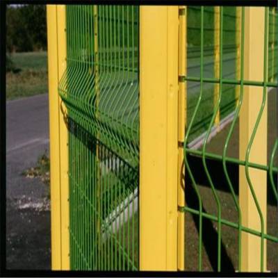 深圳花园护栏网安装 桃型柱护栏网 折弯护栏网定做