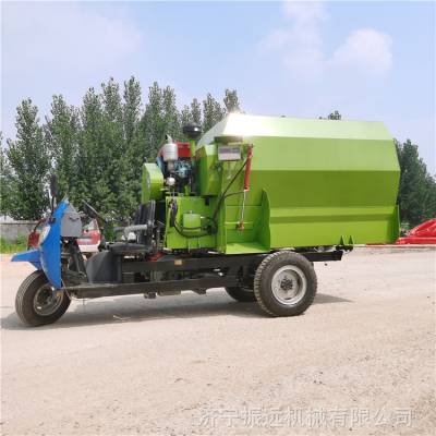 带粉碎搅拌喂料车 小型3立方撒料车 牛场饲料抛料车