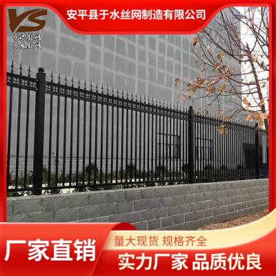 于水丝网 喷塑防攀爬通透式 学校热镀锌锌钢护栏 规格图片