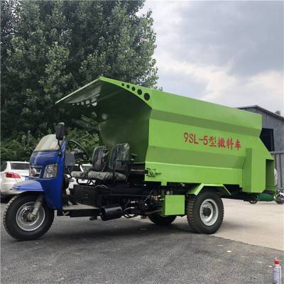 牛场撒料车型号 低噪音全自动饲料草料喂牛车 全自动饲料车