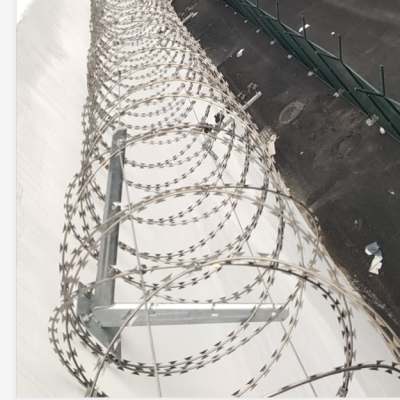 云南西双版纳防攀爬刀刺隔离网围墙加高刀片网