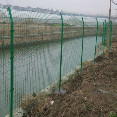 兴来河南边框护栏网 铁丝防护栅栏报价 锌铁丝隔离网