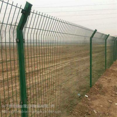 钢丝网围栏网 桃园隔离防护栏 铁路绿色围栏网