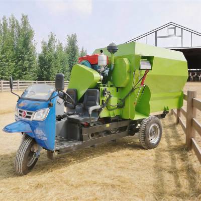 全自动饲料饲喂车 柴油双侧均匀喂料车 牛场5立方撒料车