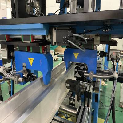 母线槽铆接设备母线槽铆钉机