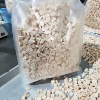 山东帅克宠物冻干食品OEM代工贴牌宠物冻干生产厂家宠物火腿肠冻干鸡肉粒冻干鸡肉冻干鹌鹑猫粮生产厂家山