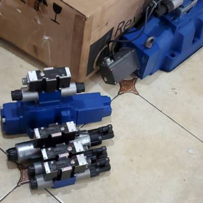 力士乐比例阀R900949576 4WRZE25W8-325-7X/6EG24N9K31/F1D3V