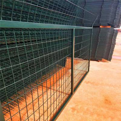 钢丝网护栏 钢丝网围墙优盾供应广西浸塑钢丝网围栏