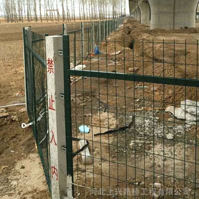 毕节铁路沿线防护栅栏,绿色金属护栏厂家,高铁桥下防护用护栏网