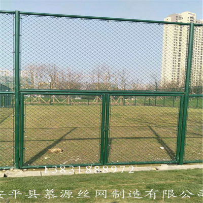 学校操场围网、运动场球场隔离网、菱形孔钢丝围栏网多钱一米/平米