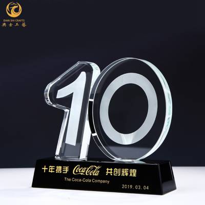 泰州10周年服务员工礼品，水晶工艺品定制厂家，入职10周年职工纪念品